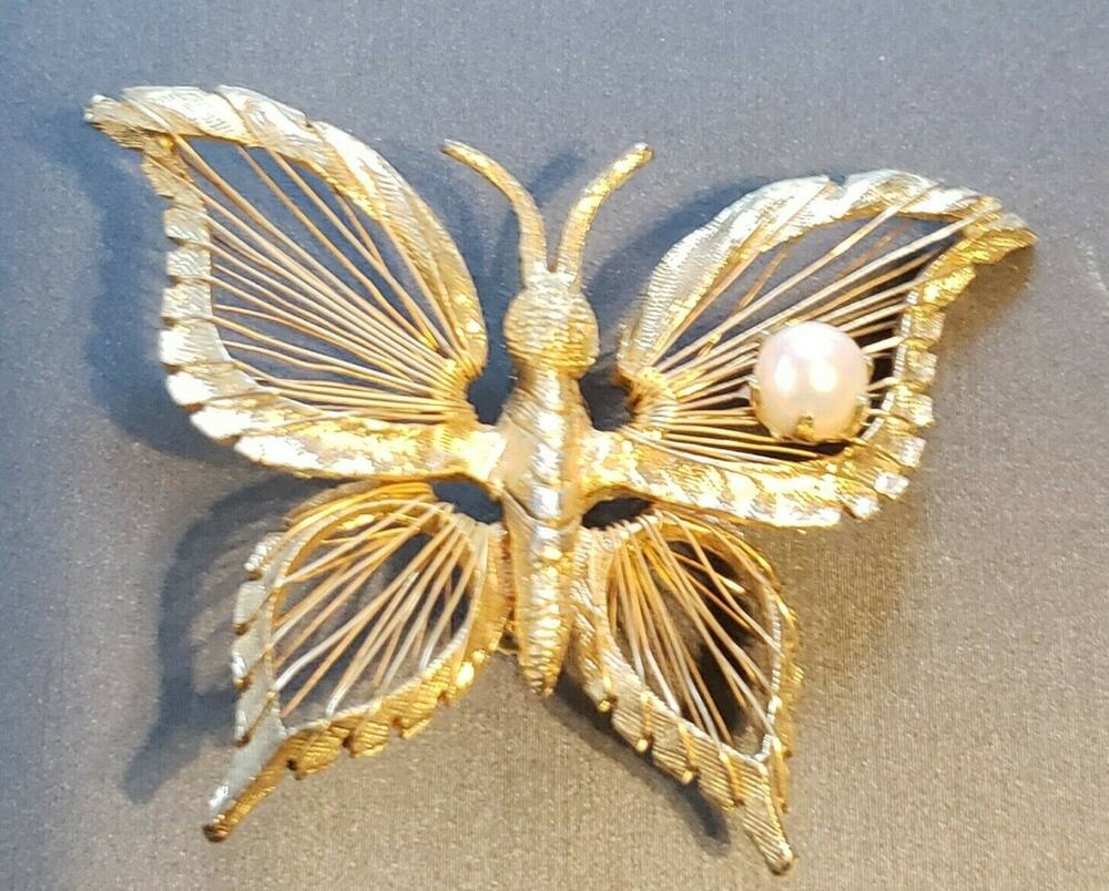 Signed Brooks Fretted Gold-tone Faux Pearl Brooch Pin Butterfly Insect ab1-54
